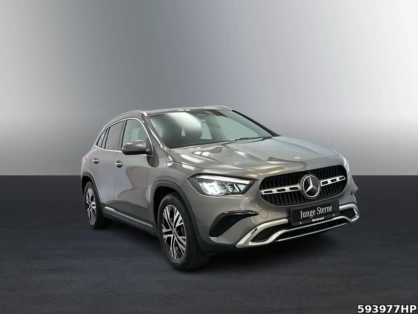 Mercedes-Benz GLA 200 Progressive AHK DISTRONIC 360° Grau - 2