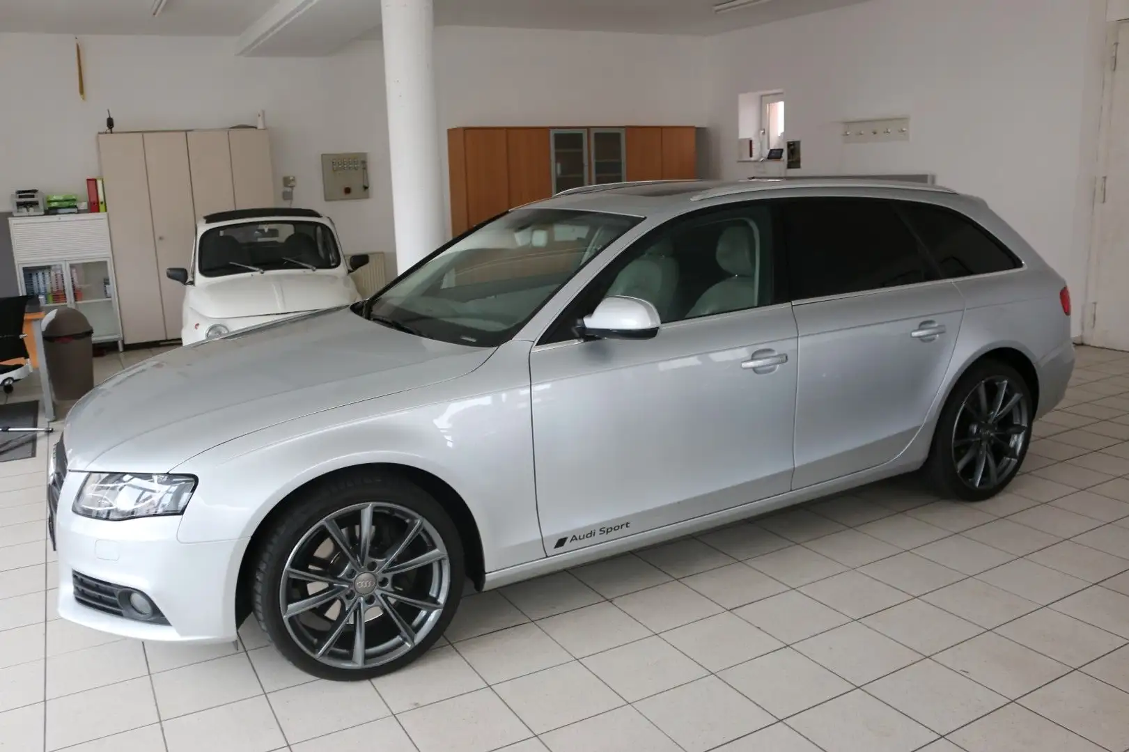 Audi A4 Avant Attraction quattro/Leder/Pano/PDC Silber - 2