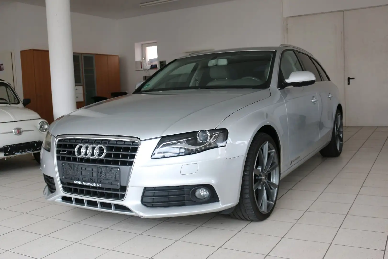 Audi A4 Avant Attraction quattro/Leder/Pano/PDC Silber - 1
