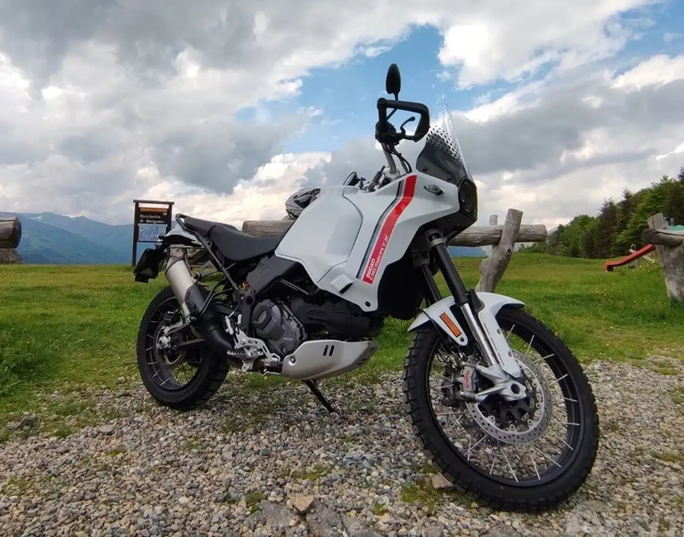 Ducati DesertX Bianco - 2
