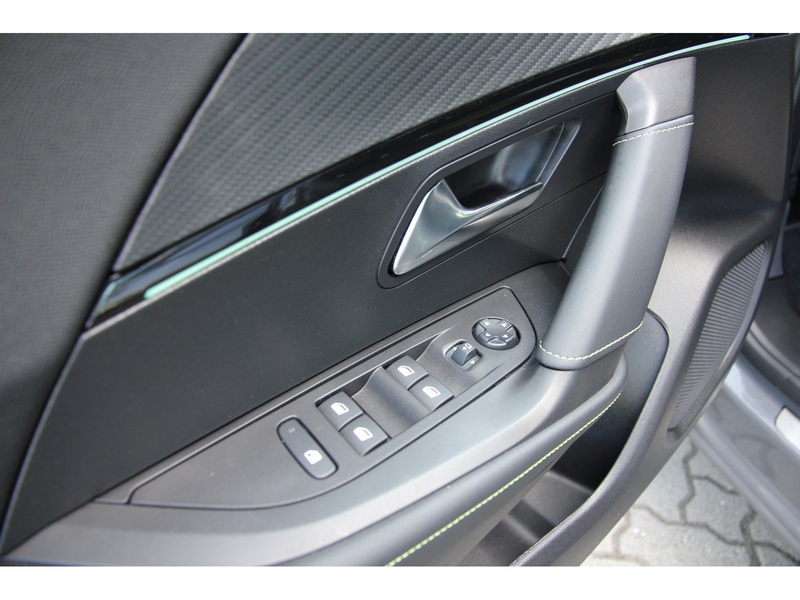Peugeot 2008 GT PT 130 EAT8 LED AHK Carplay Massage — photo 15