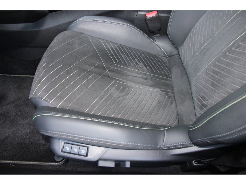 Peugeot 2008 GT PT 130 EAT8 LED AHK Carplay Massage — photo 13