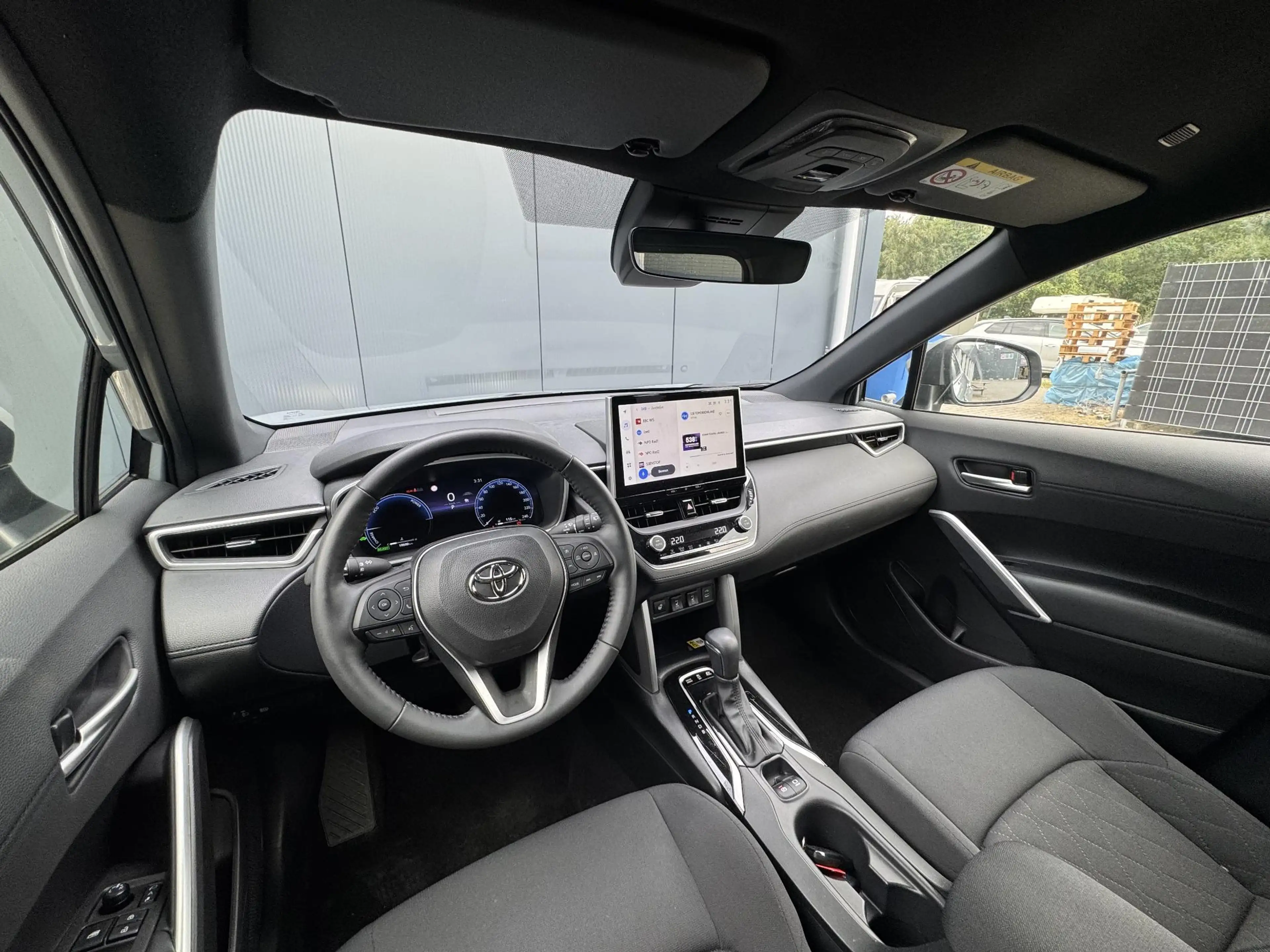 Toyota Corolla Cross Hybrid 140 Style — photo 11