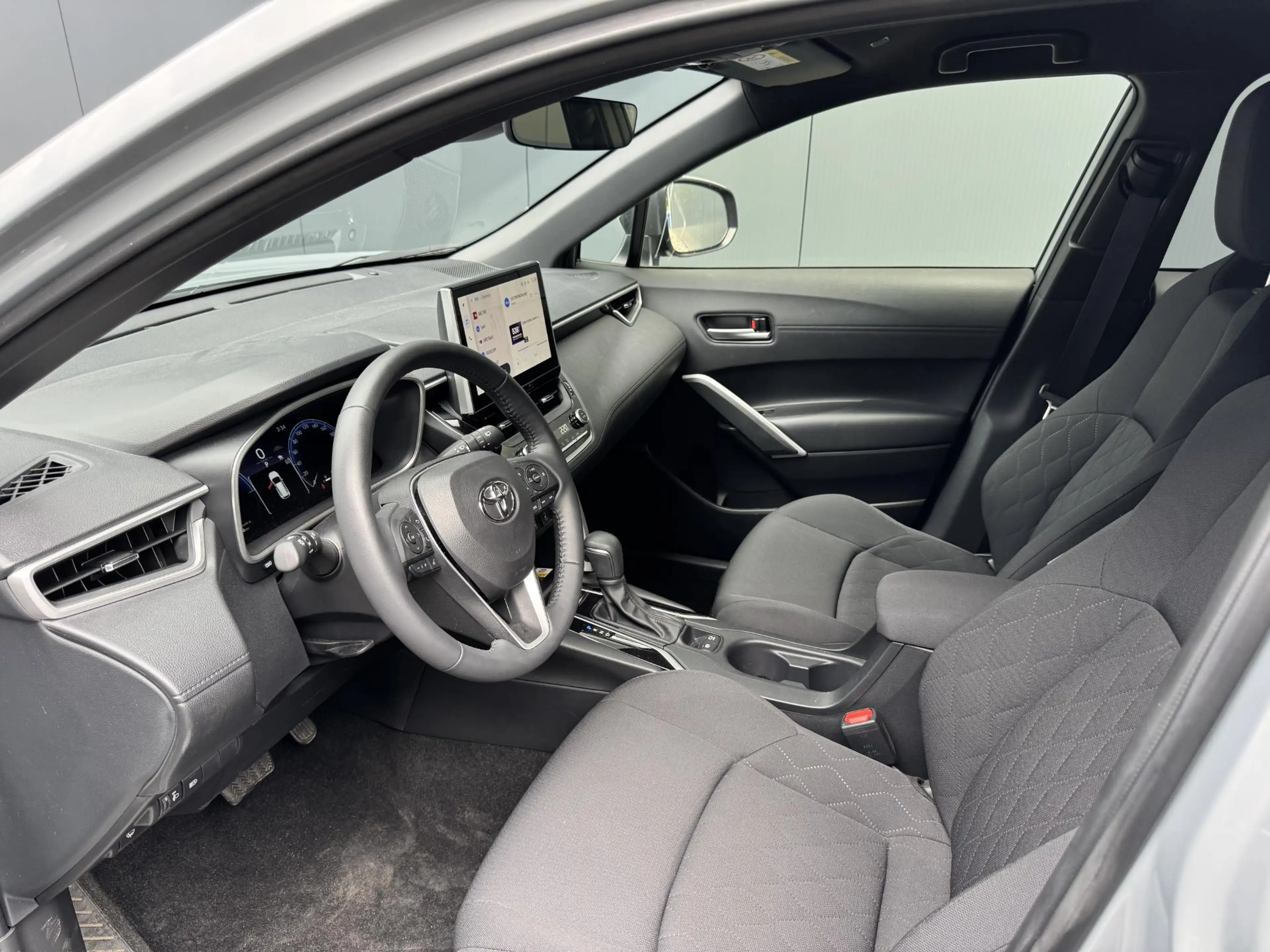 Toyota Corolla Cross Hybrid 140 Style — photo 12