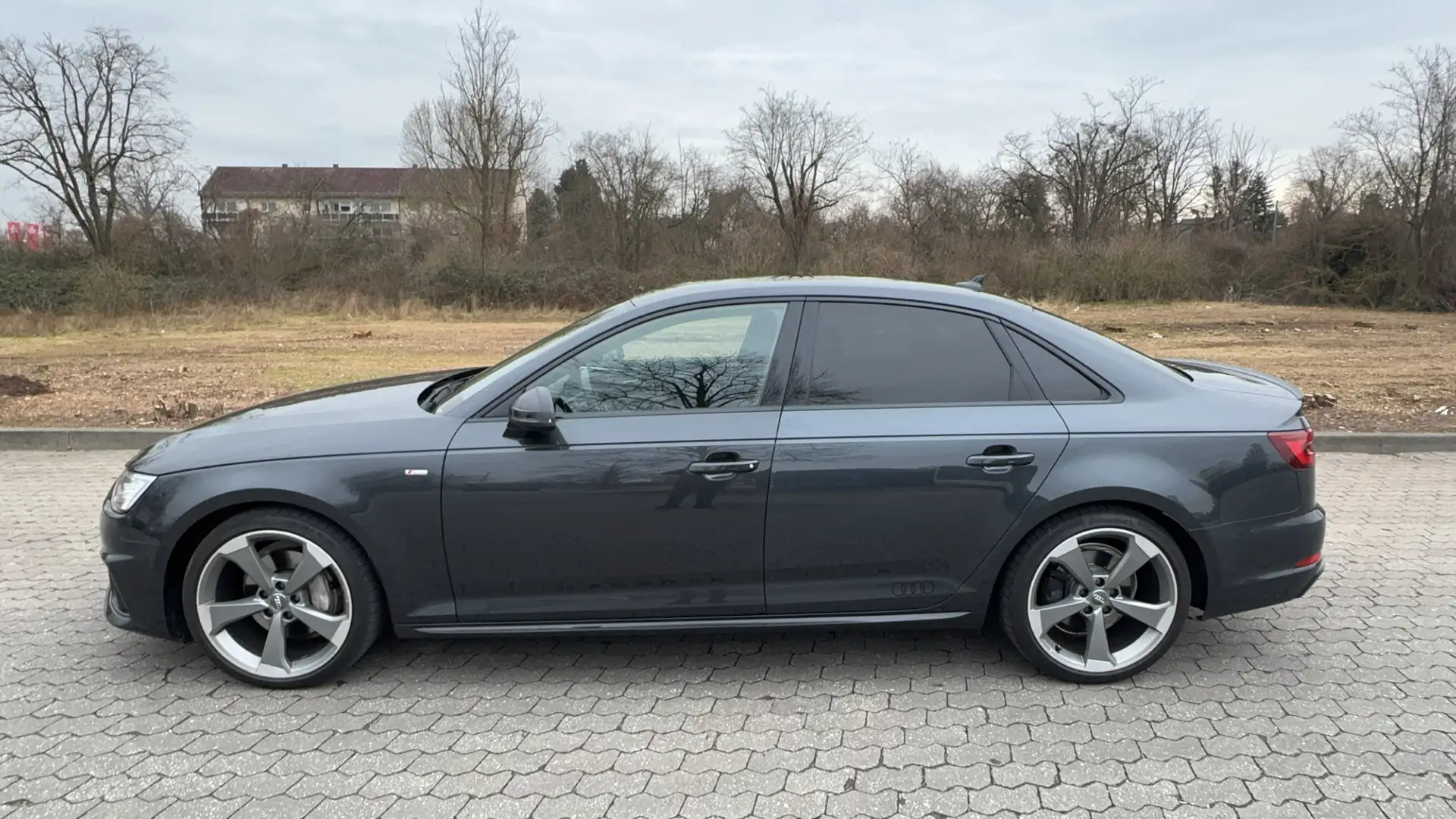 Audi A4 40 TDI quattro sport *VOLLAUSSATUNG* Grau - 2