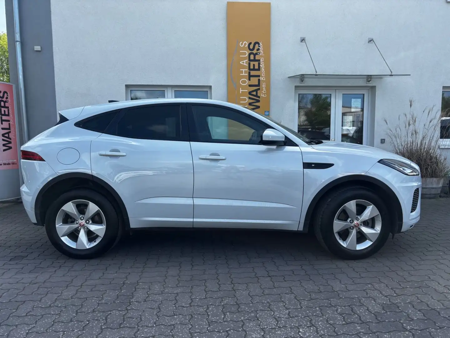 Jaguar E-Pace E-PACE R-Dynamic S AWD = Automatik - Ahk Weiß - 2