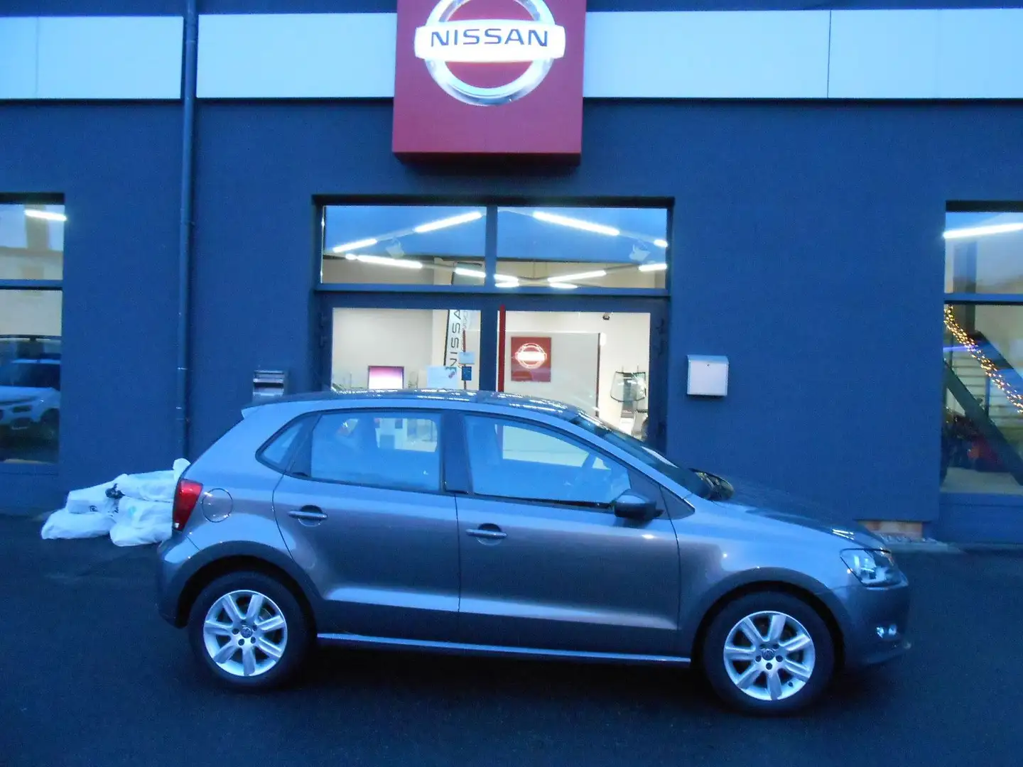 Volkswagen Polo V Highline KLIMAAUTOM* SITZHEIZUNG*LM-FELGE Silber - 2