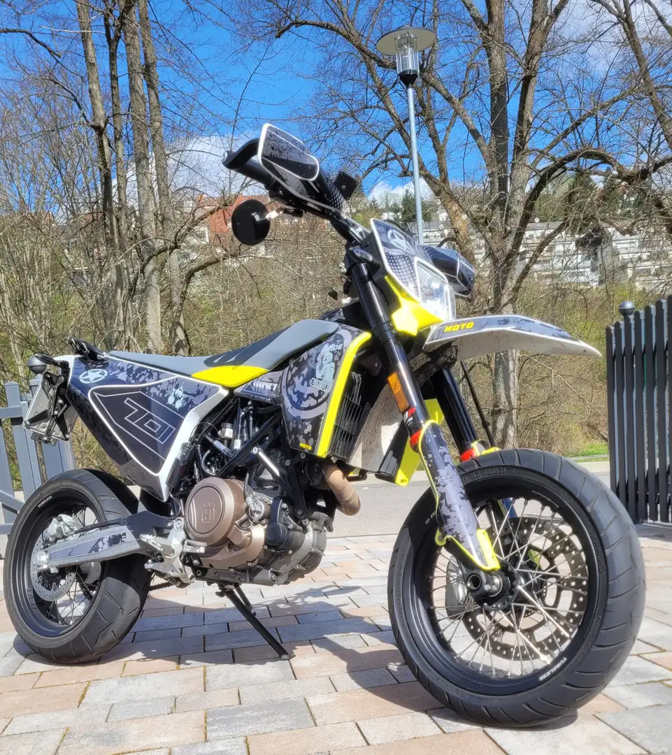 Husqvarna 701 Supermoto - 1
