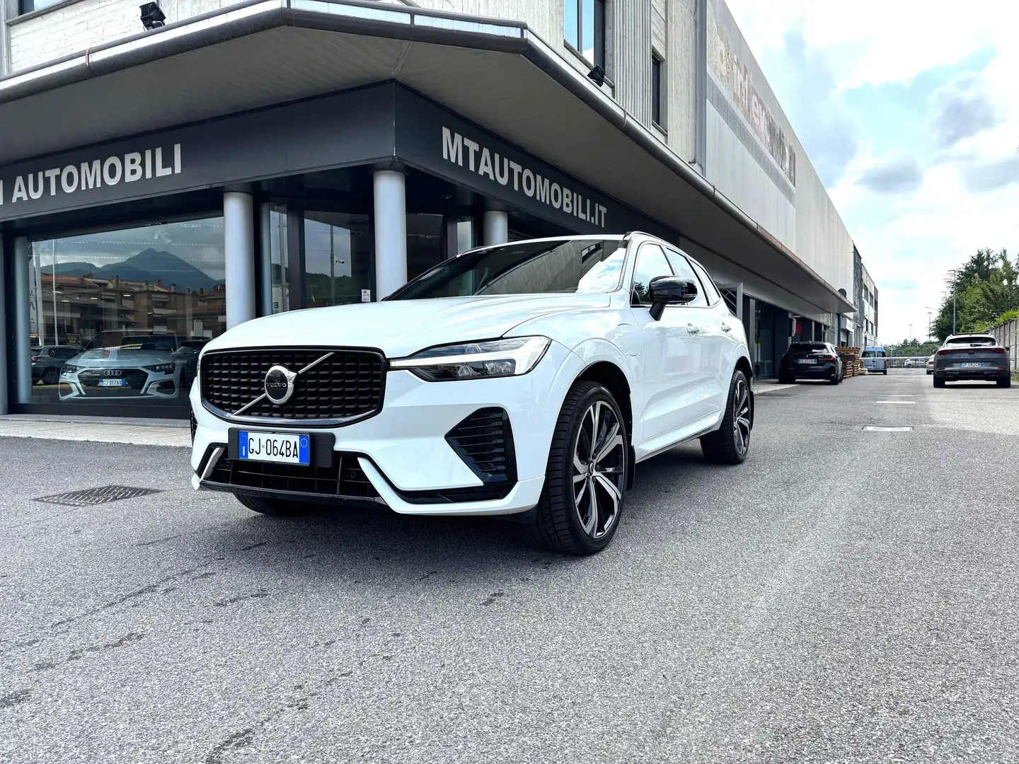 Volvo XC60 2.0 t6 recharge phev R-design awd auto Bianco - 1