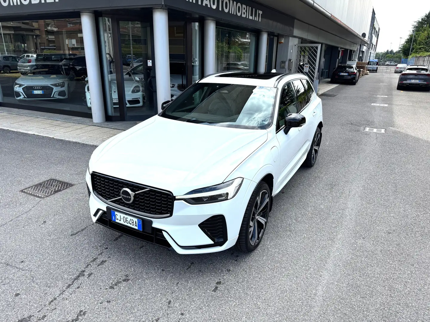 Volvo XC60 2.0 t6 recharge phev R-design awd auto Bianco - 2