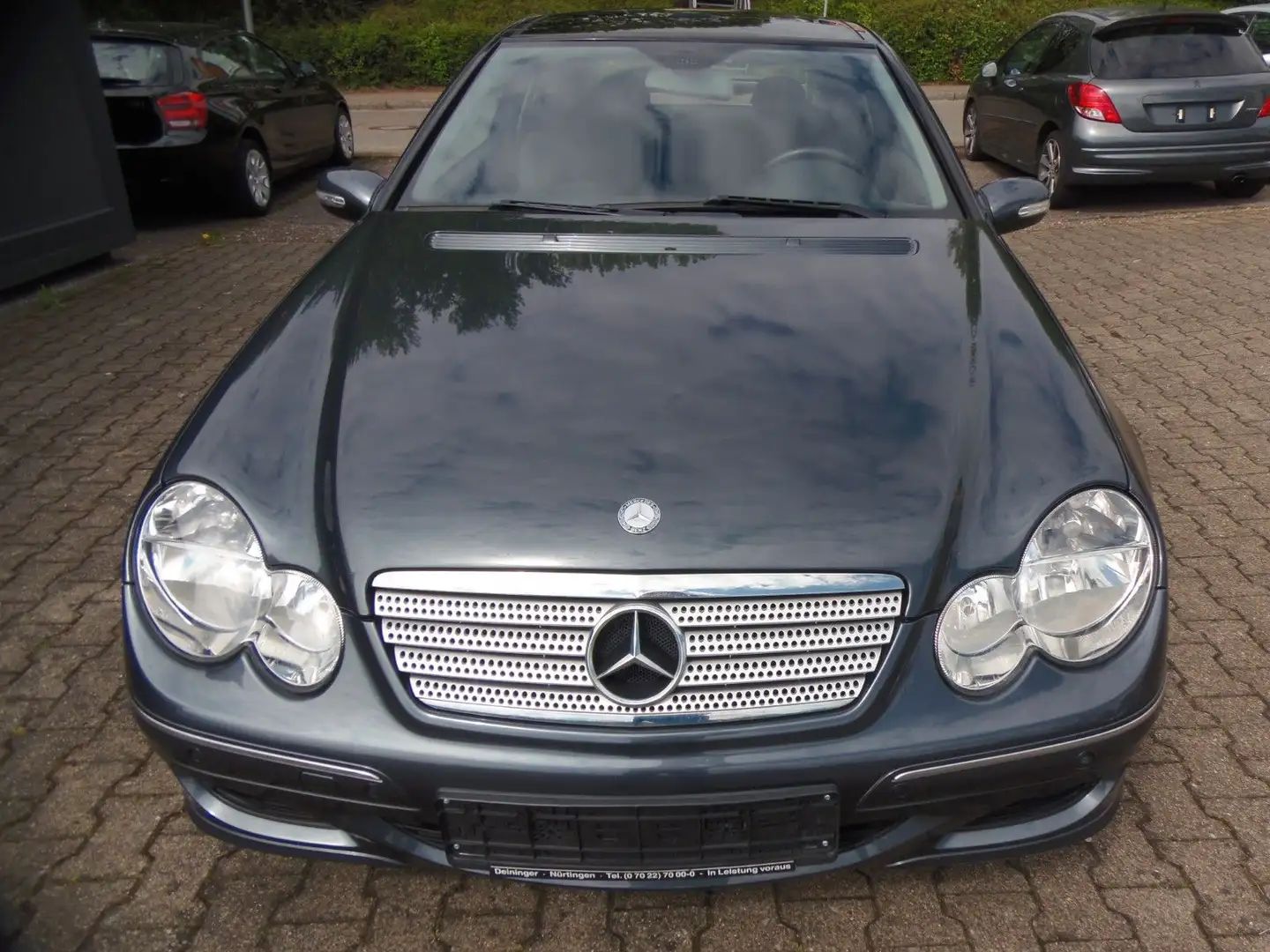 Mercedes-Benz C 200 Coupe 1.Hand Panoramaglasdach TÜV neu Gris - 2