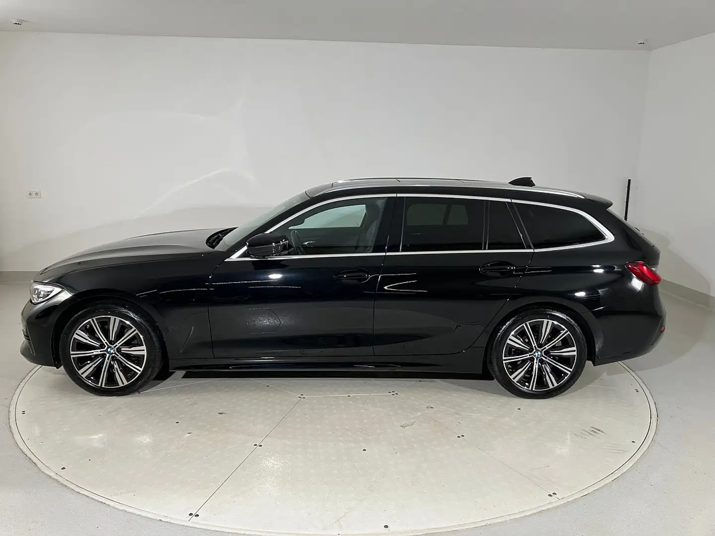 BMW 320 d Touring 48 V Mild-Hybrid-Technologie Aut. Negro - 2