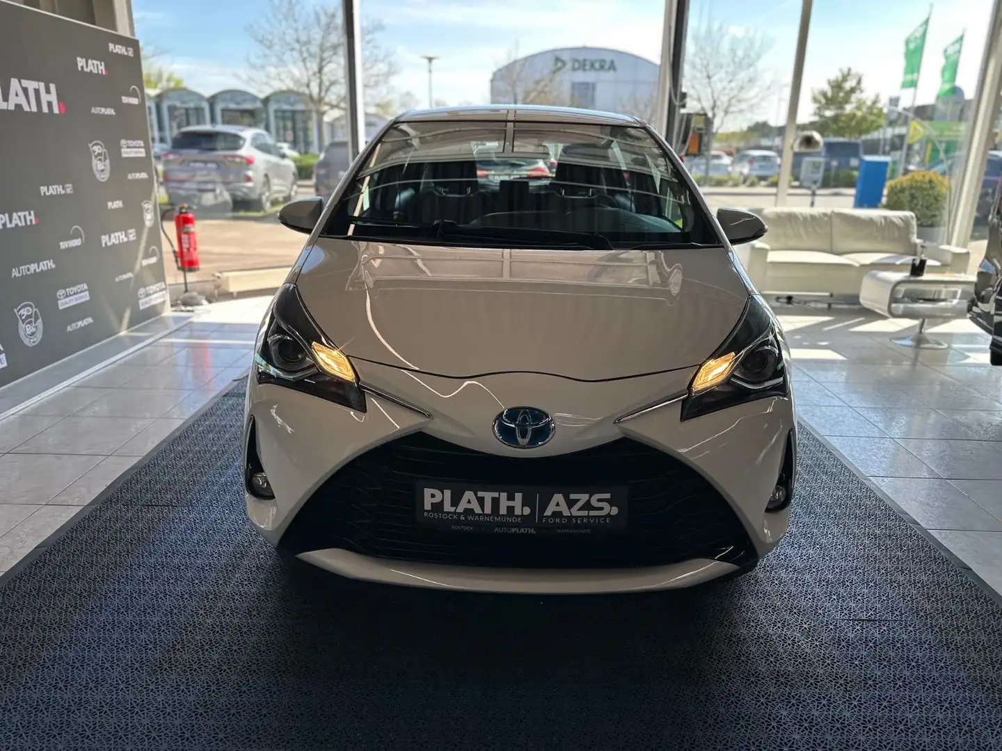 Toyota Yaris Hybrid Team D Weiß - 2