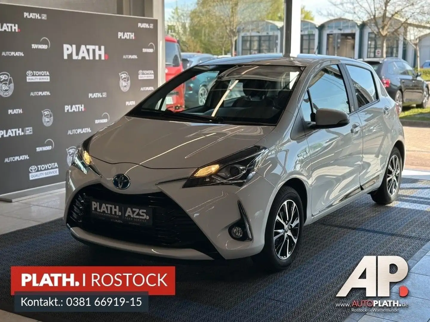 Toyota Yaris Hybrid Team D Weiß - 1