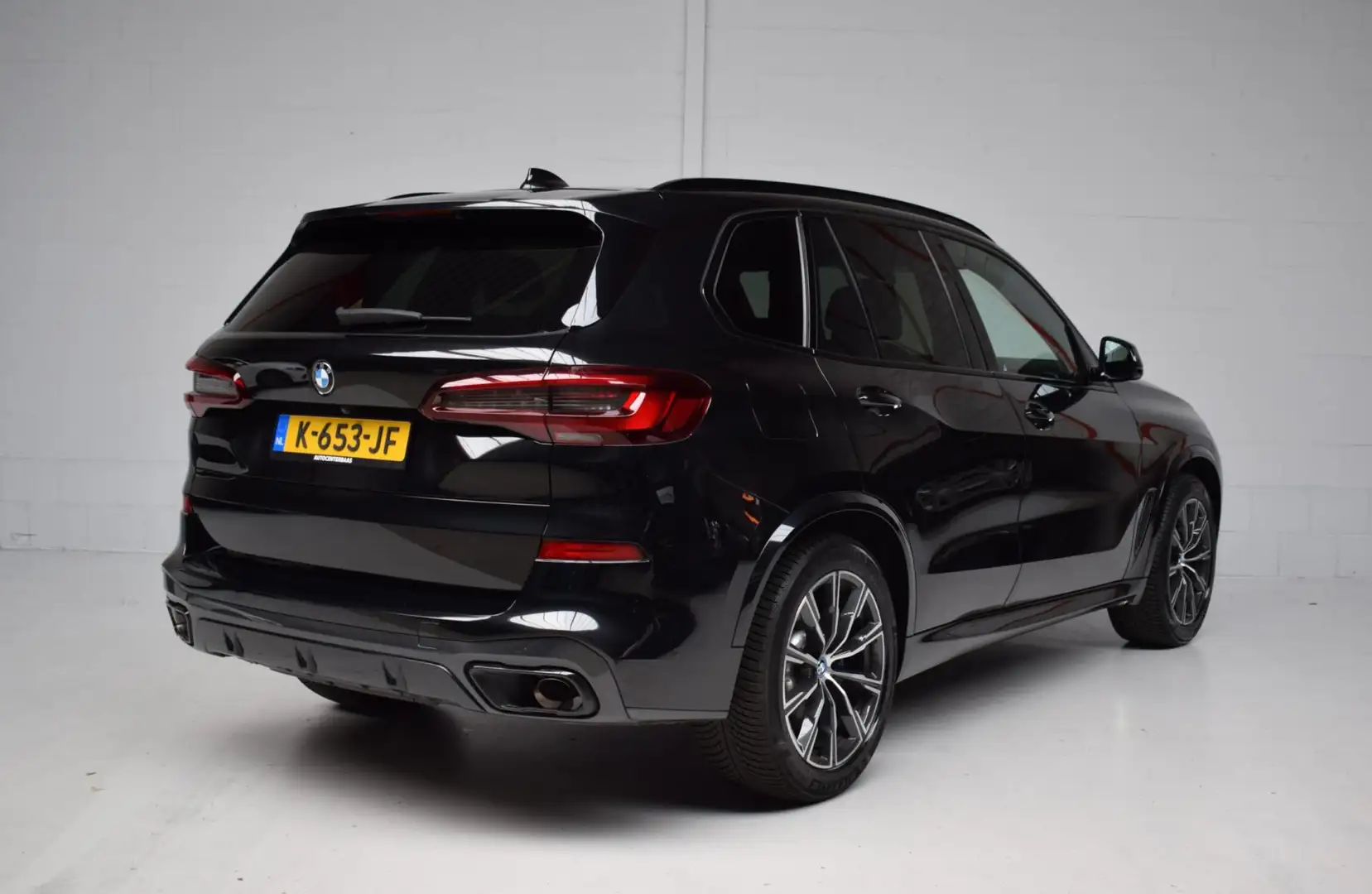 BMW X5 XDrive45e M-SPORT / LEER / CAMERA / 20INCH / HEAD- Zwart - 2