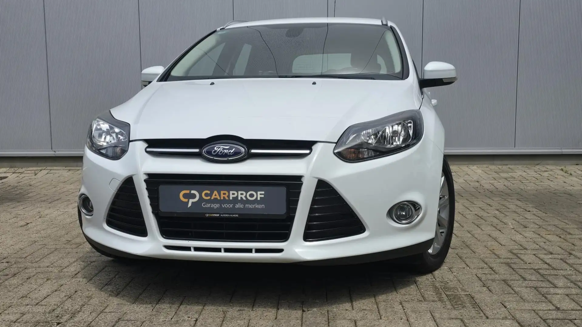 Ford Focus Wagon 1.0 EcoBoost Titanium I AIRCO I TREKHAAK Wit - 2