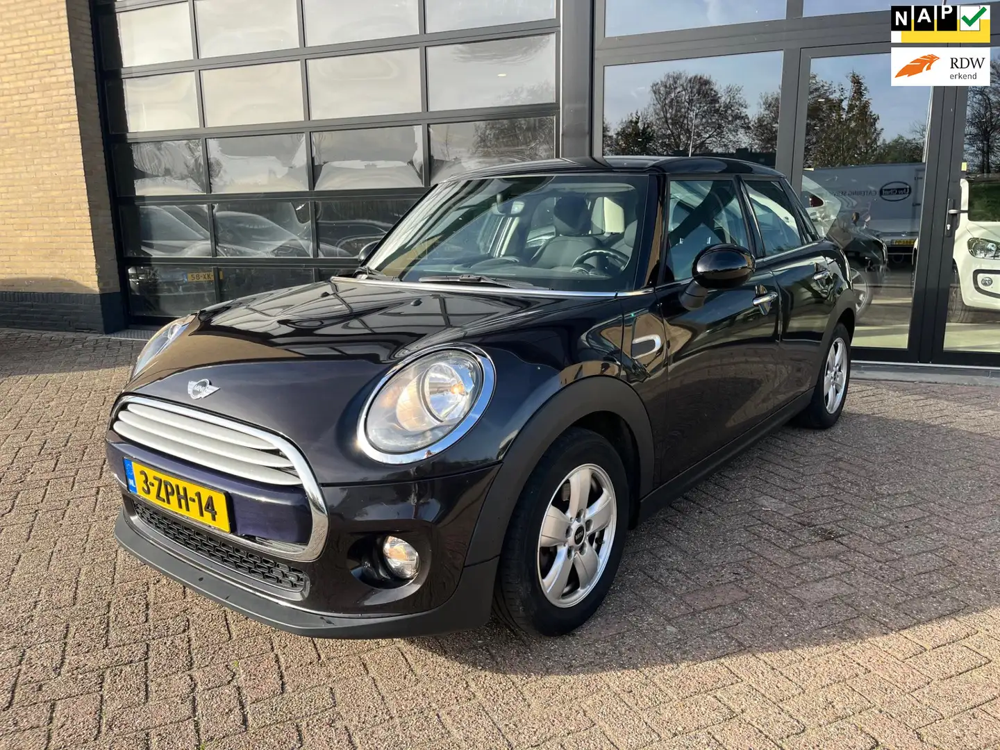 MINI Cooper Mini 1.5 Business, Navi, Airco,Btw Bruin - 1