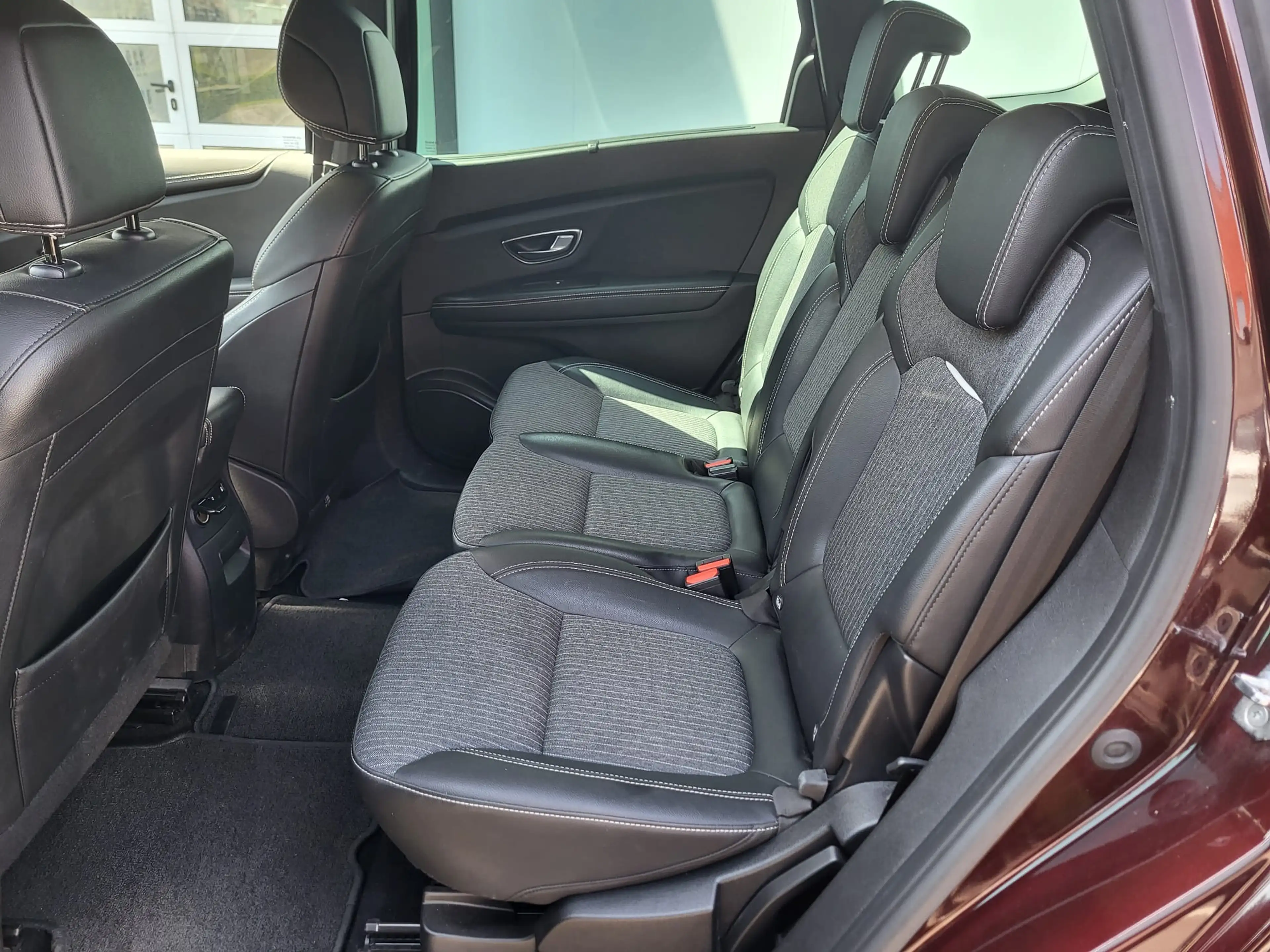 Renault Grand Scenic INTENS TCE140 EDC - 7 zitplsn — photo 9