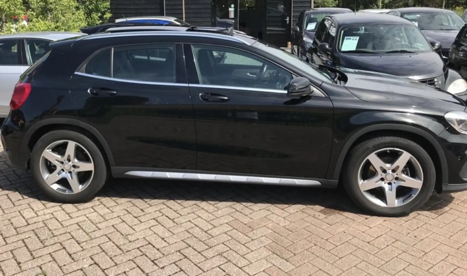 Mercedes-Benz GLA 180 Prestige AMG line panorama  leren bekleding Zwart - 1