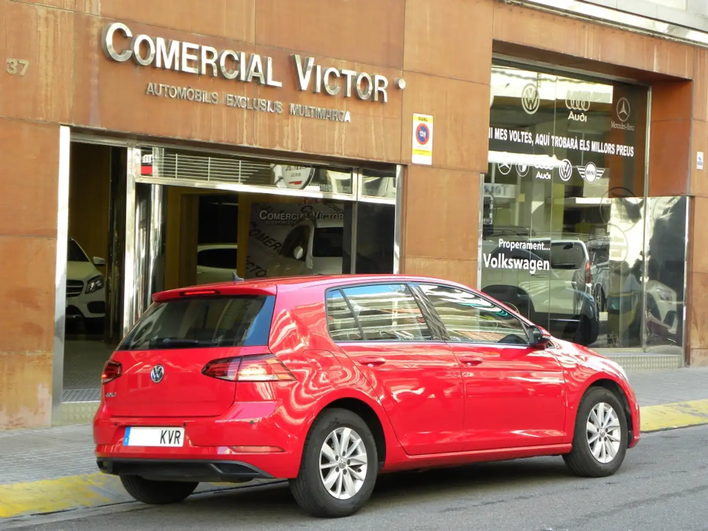 Volkswagen Golf 1.0 TSI Edition 85kW Rouge - 2