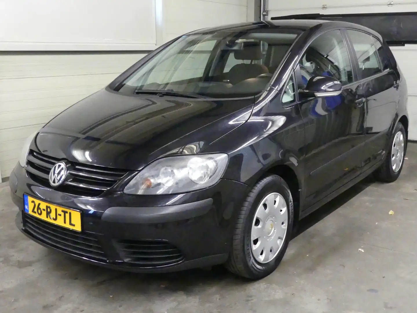 Volkswagen Golf Plus 1.6 FSI Turijn - Airco - Mooie auto! - Trekhaak Zwart - 1