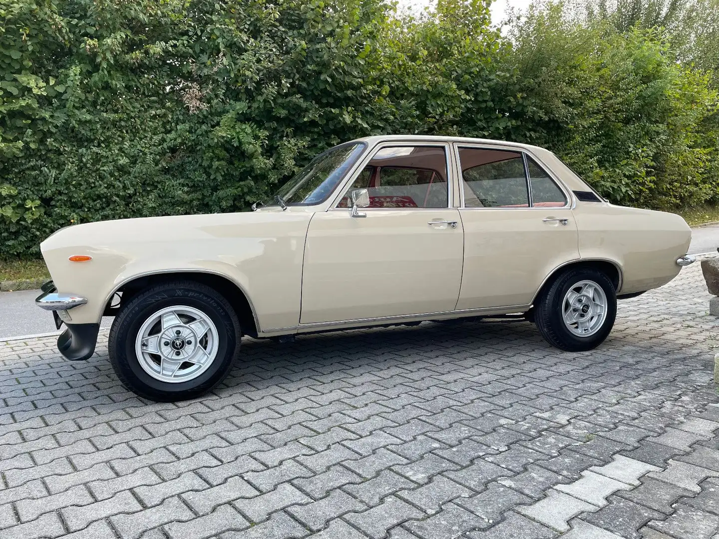 Opel Ascona A  nicht nachgeschweißt  H-Kennzeichen Beige - 2