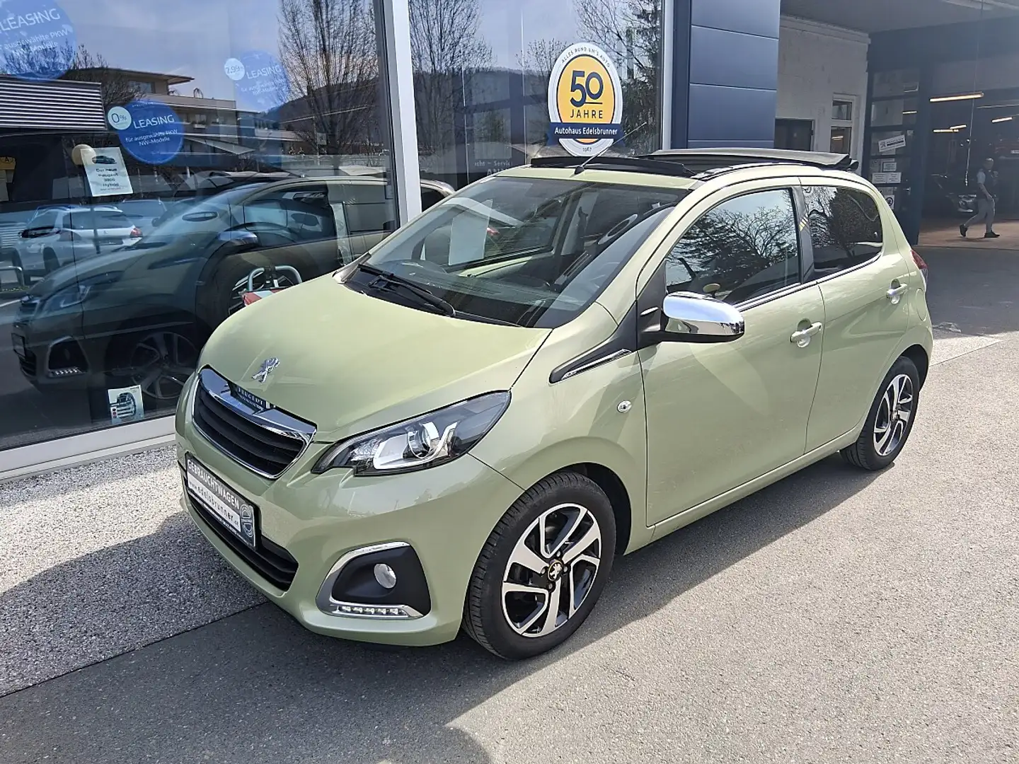 Peugeot 108 1,0 VTi 72 TOP! Collection Grün - 1