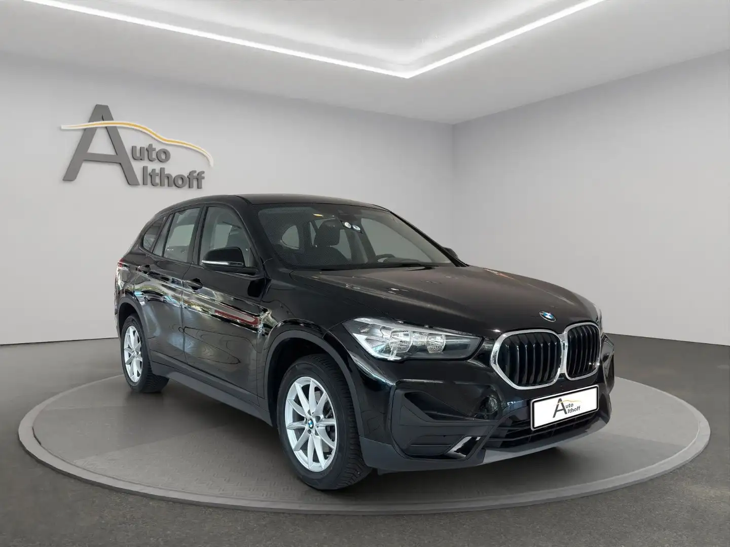 BMW X1 sDrive18i 2.HD NAV KLIMA PARK PDC SHZ TEMP BT Schwarz - 1
