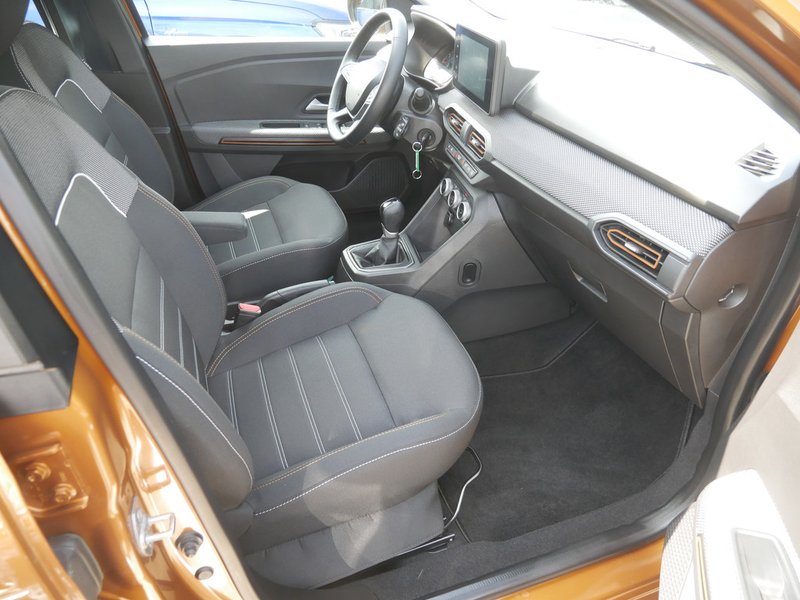 Dacia Sandero Stepway Expression TCe 90 NAVI LED — photo 2