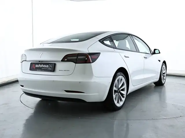 Tesla Model 3 view 5