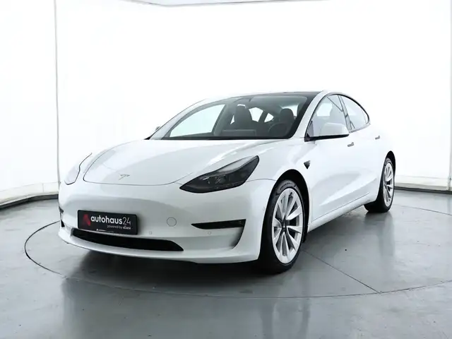 Tesla Model 3 view 3
