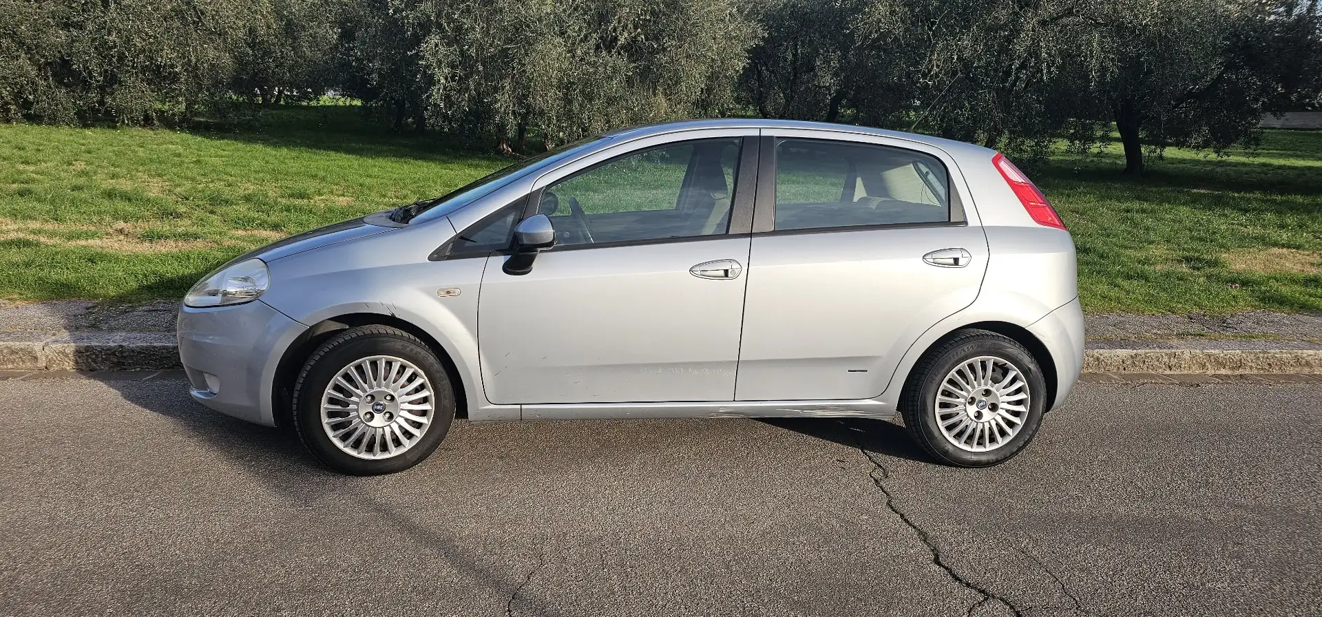 Fiat Grande Punto 5p 1.4 Dynamic 77cv Argintiu - 1