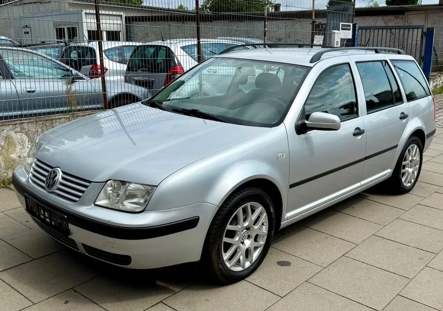 Volkswagen Bora 1.6 Auto Edition Variant/ TÜV NEU Grau - 2