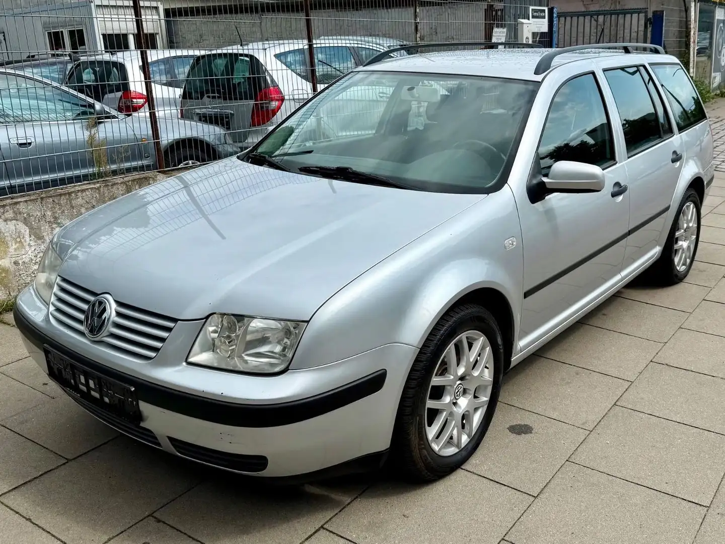 Volkswagen Bora 1.6 Auto Edition Variant/ TÜV NEU Grau - 1