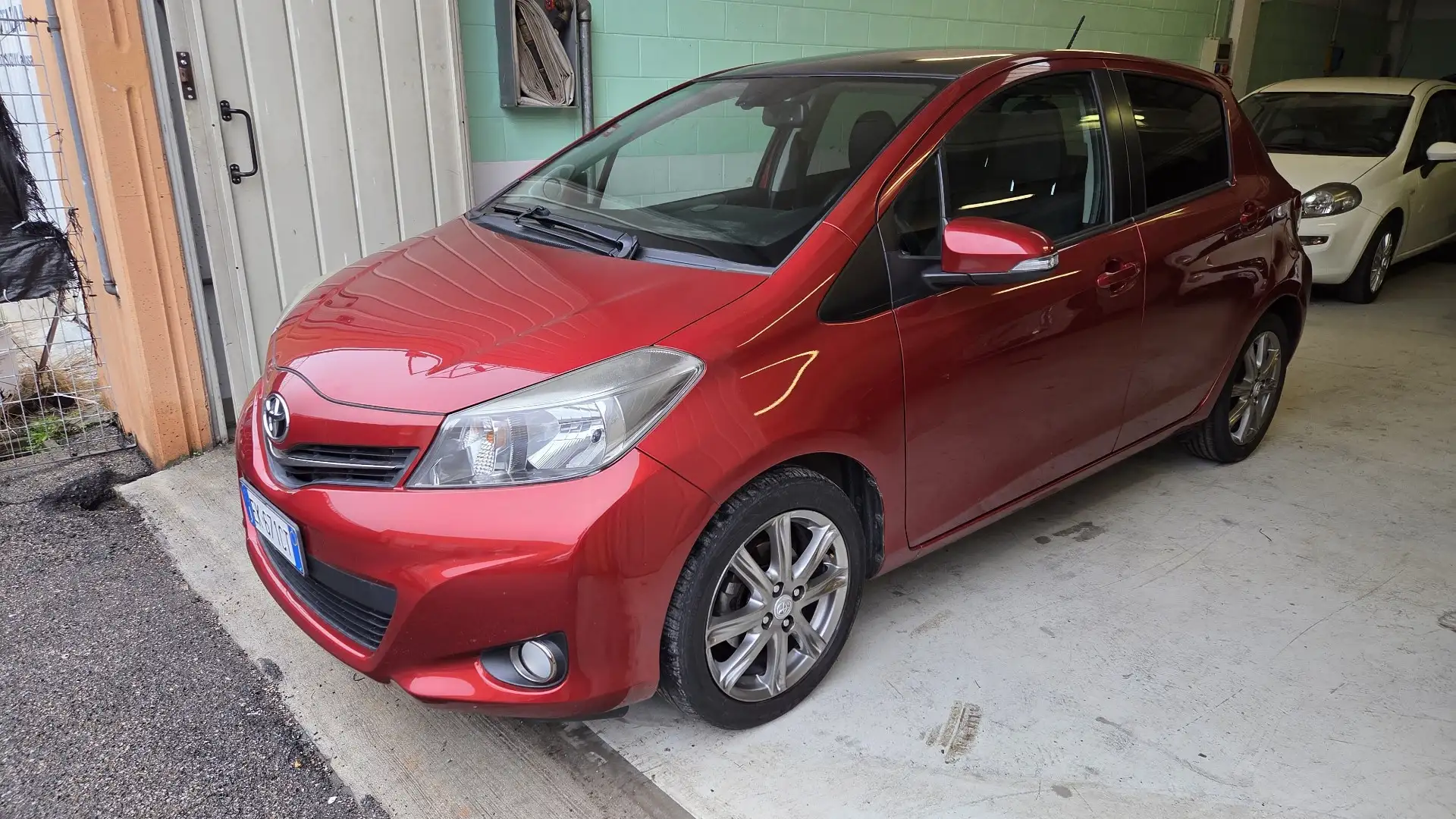 Toyota Yaris 5p 1.3 Lounge full full Rouge - 1