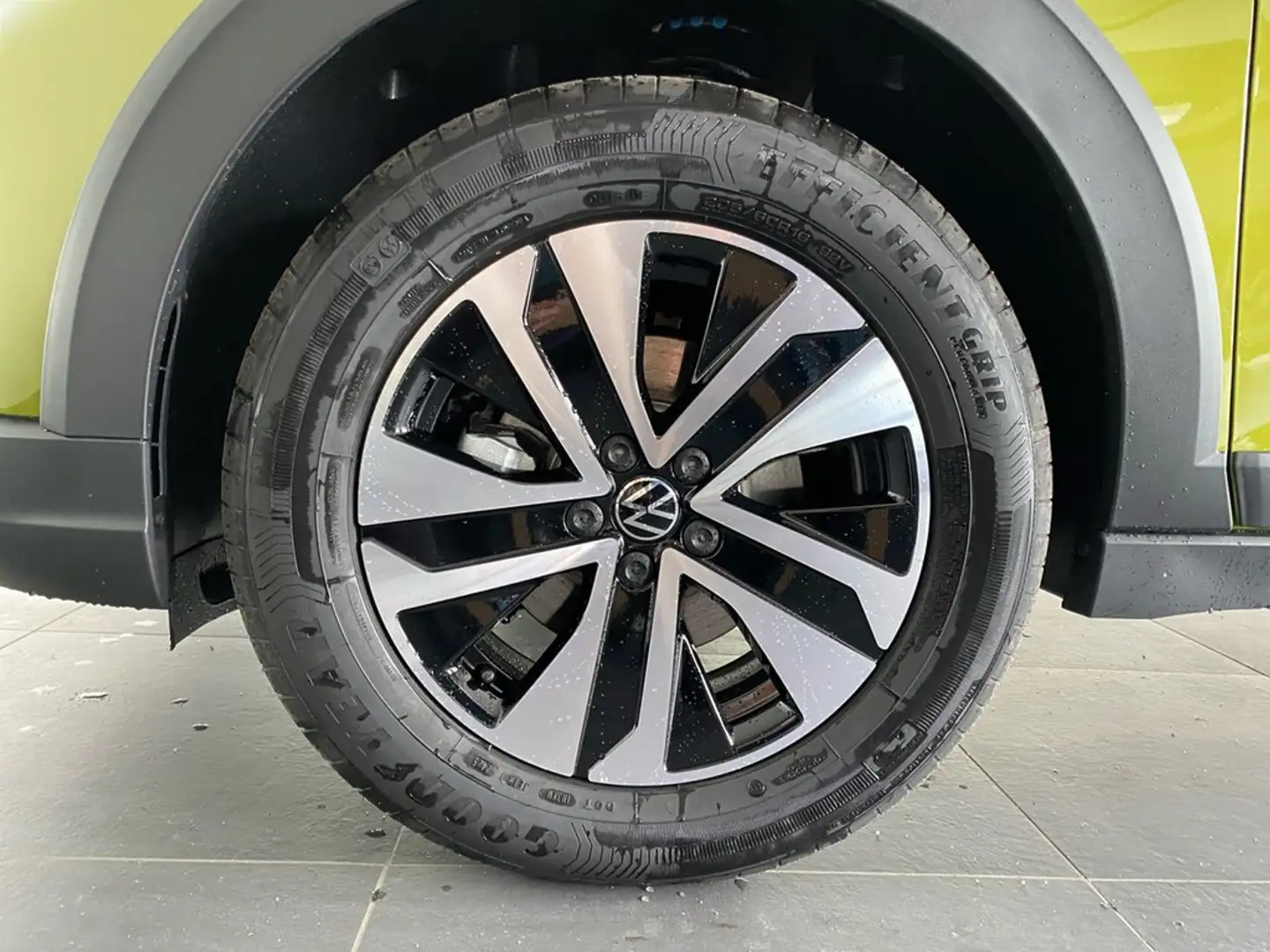 Volkswagen Taigo 1.0 TSI DSG Energy NAVI+SHZ+KAMERA+PDC+LED+CONNECT Grün - 2