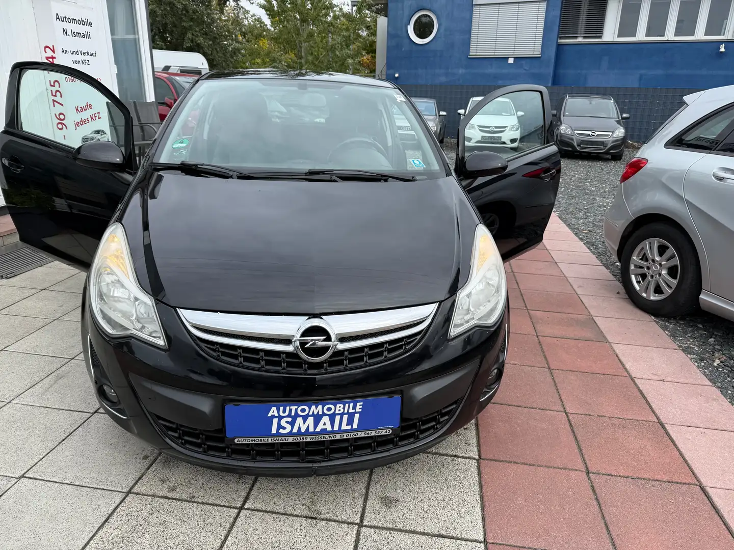 Opel Corsa Satellite Schwarz - 1