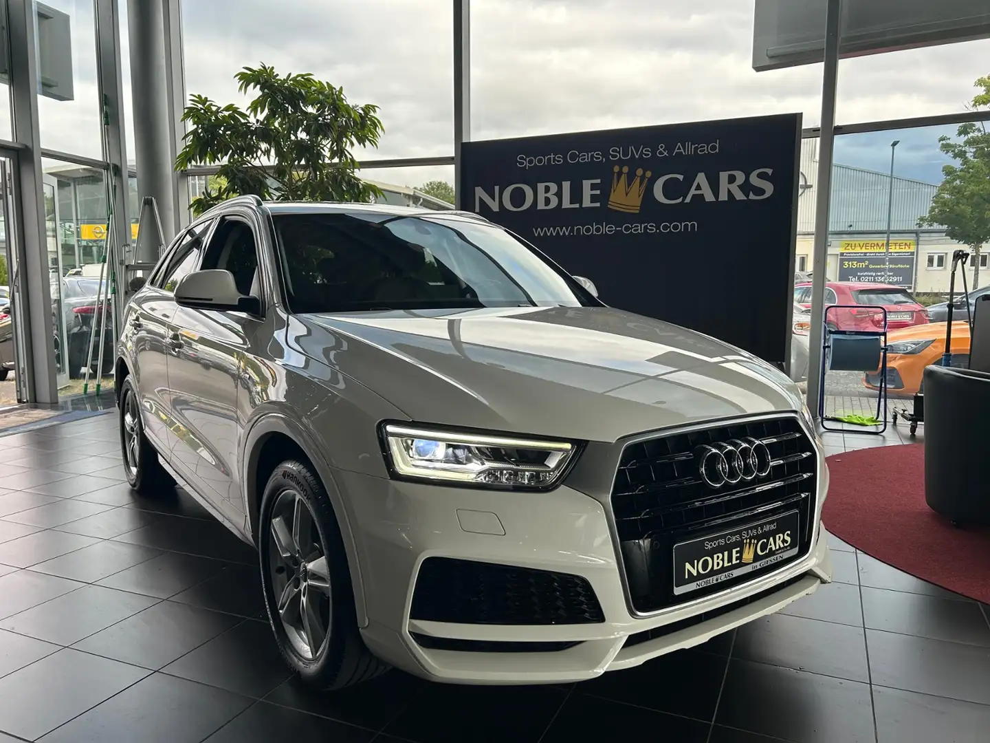 Audi Q3 S-Line LED NAVI ALU AHK Weiß - 1