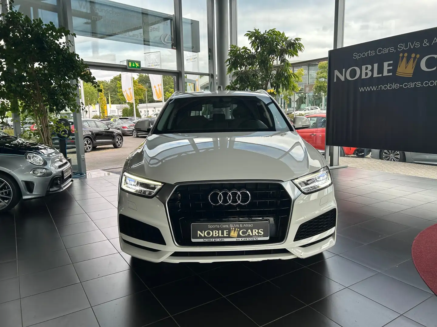 Audi Q3 S-Line LED NAVI ALU AHK Weiß - 2