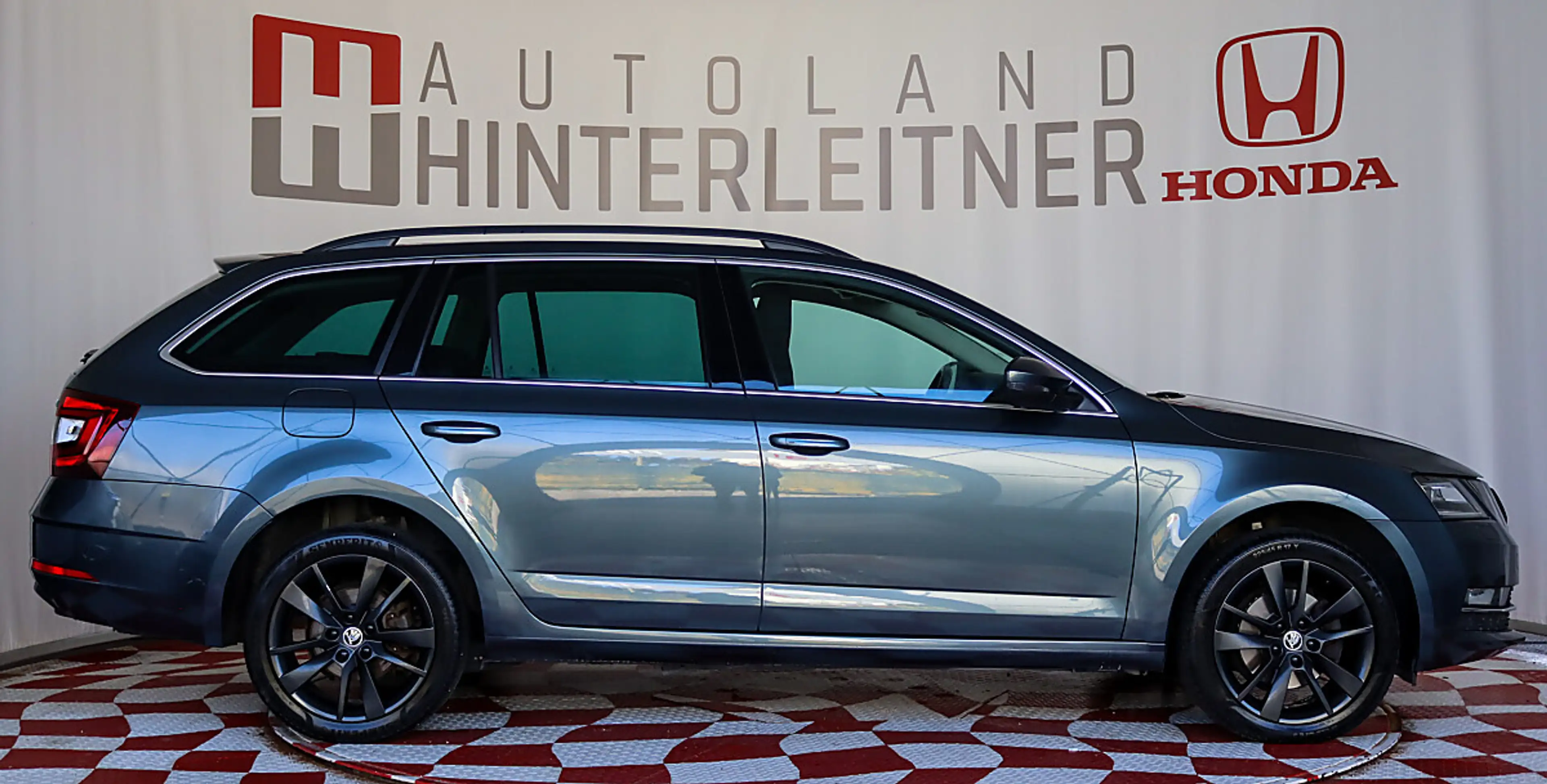 Skoda Octavia Combi Sport Limited TDI 4x4 LED VIRTUAL PANORAMA — photo 7