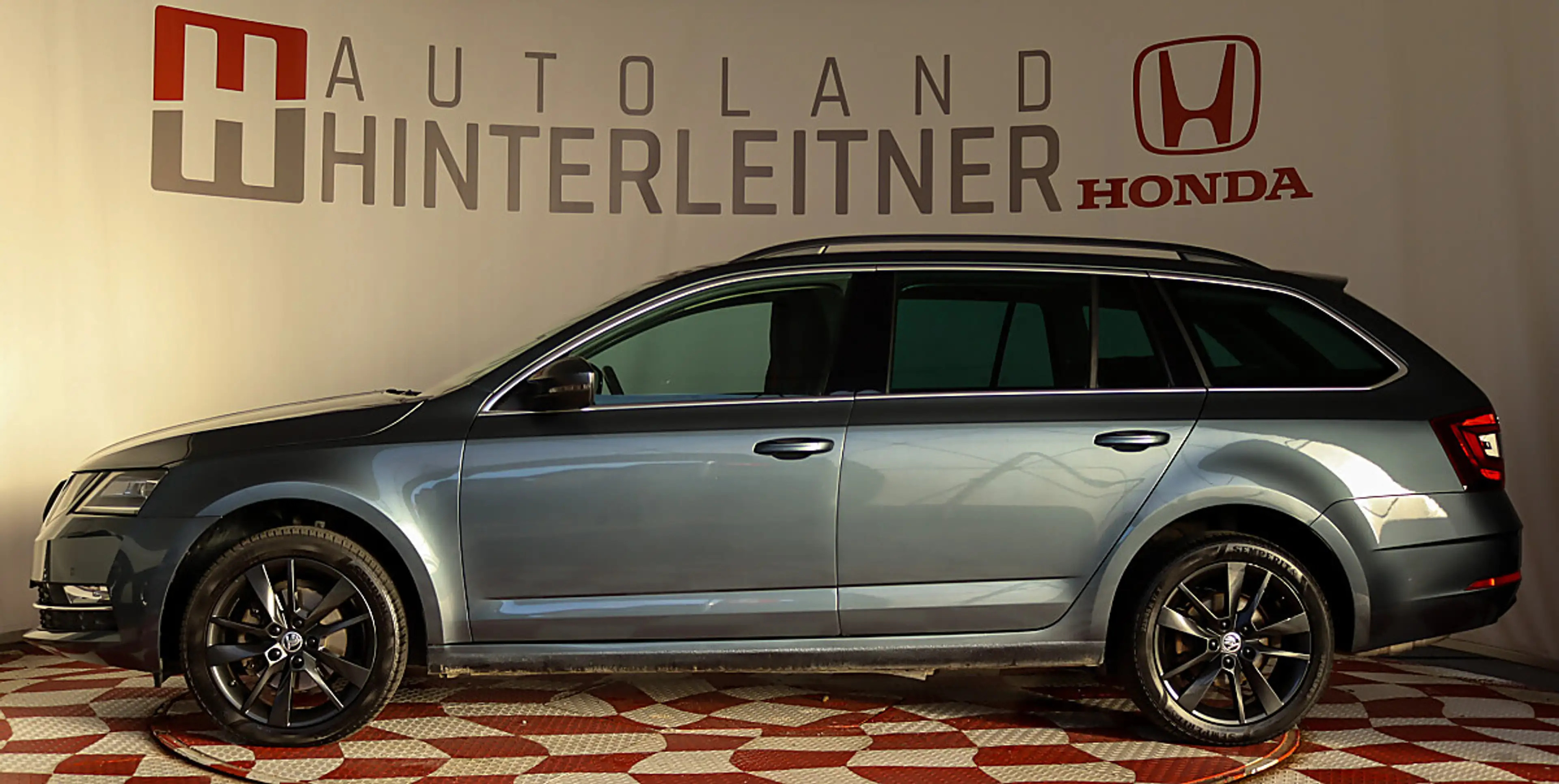 Skoda Octavia Combi Sport Limited TDI 4x4 LED VIRTUAL PANORAMA — photo 8