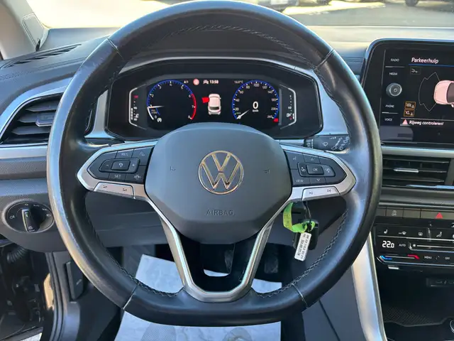 Volkswagen T-Roc view 12