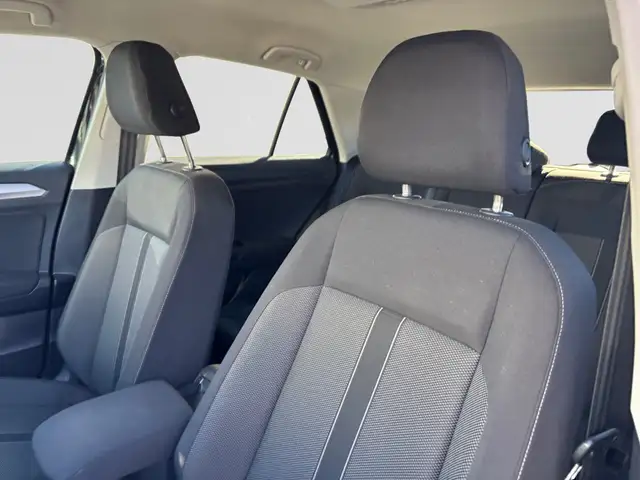 Volkswagen T-Roc view 9