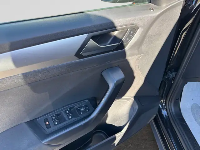 Volkswagen T-Roc view 13