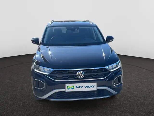 Volkswagen T-Roc view 3