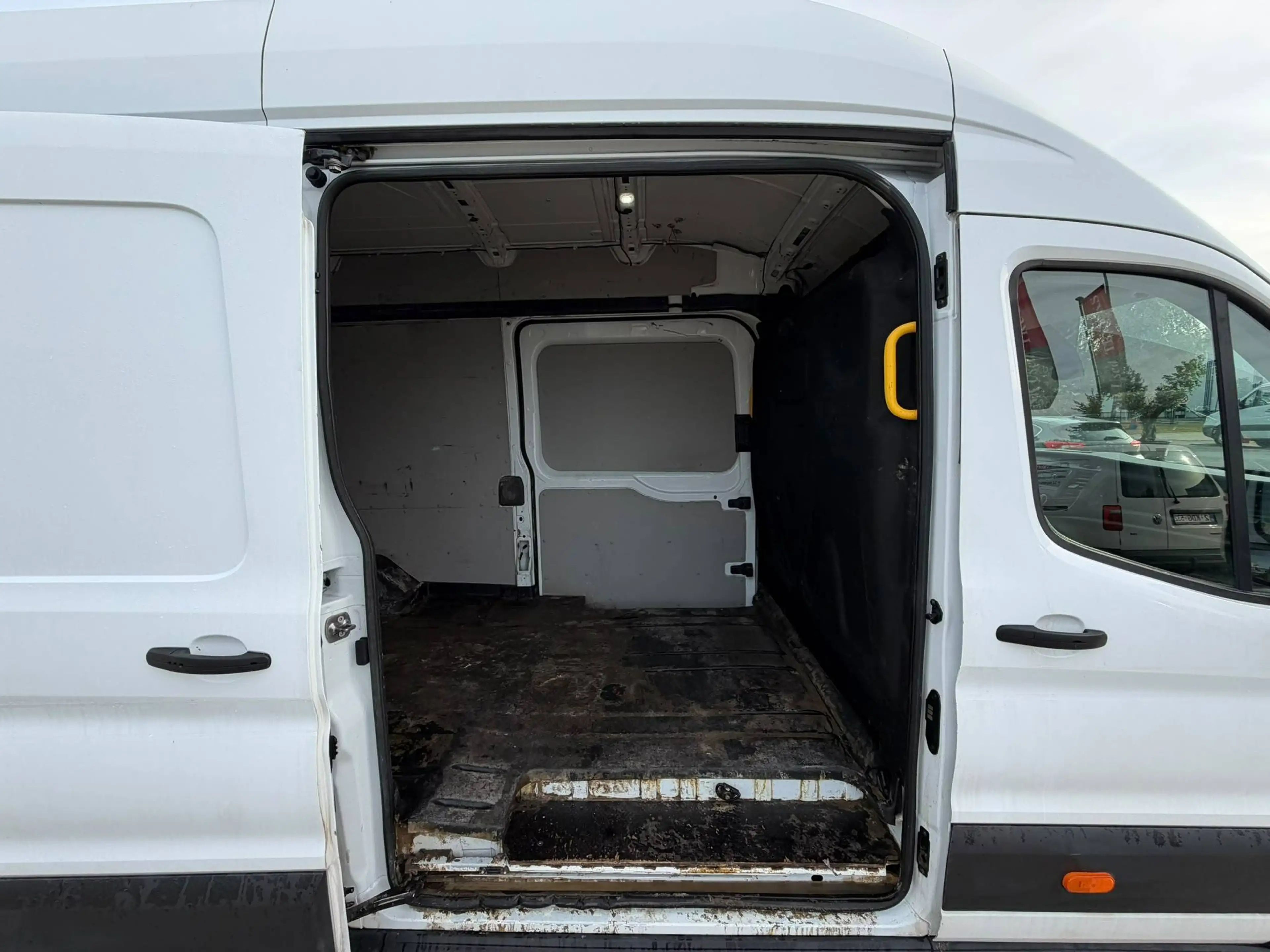 Ford Transit (Stock ID 57364) — photo 10