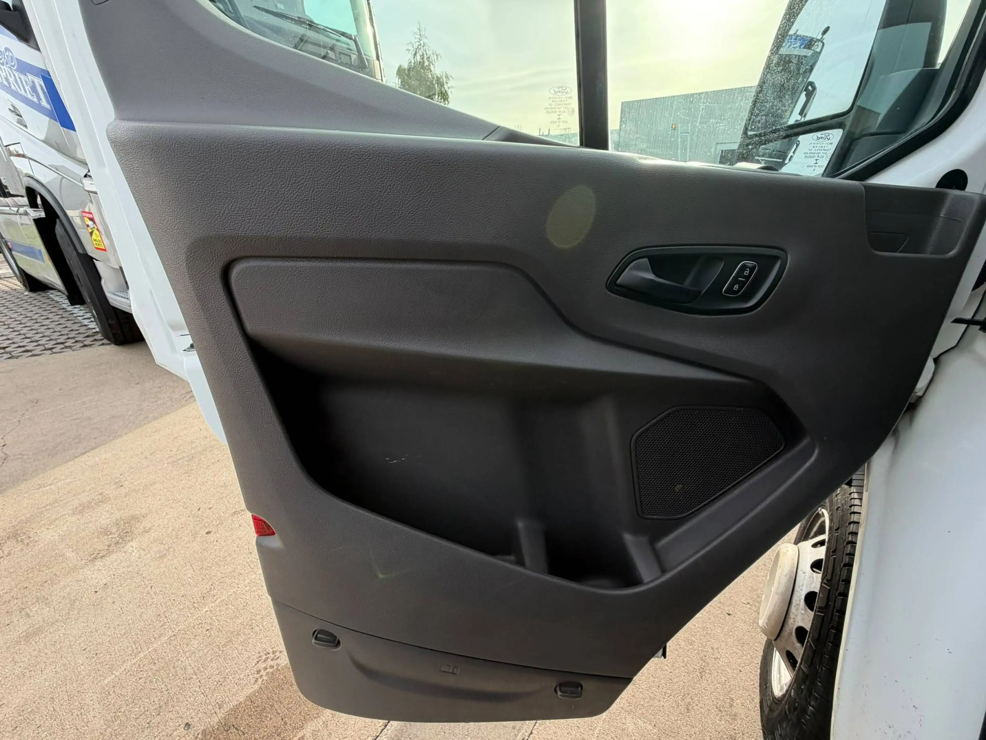 Ford Transit (Stock ID 57364) — photo 13