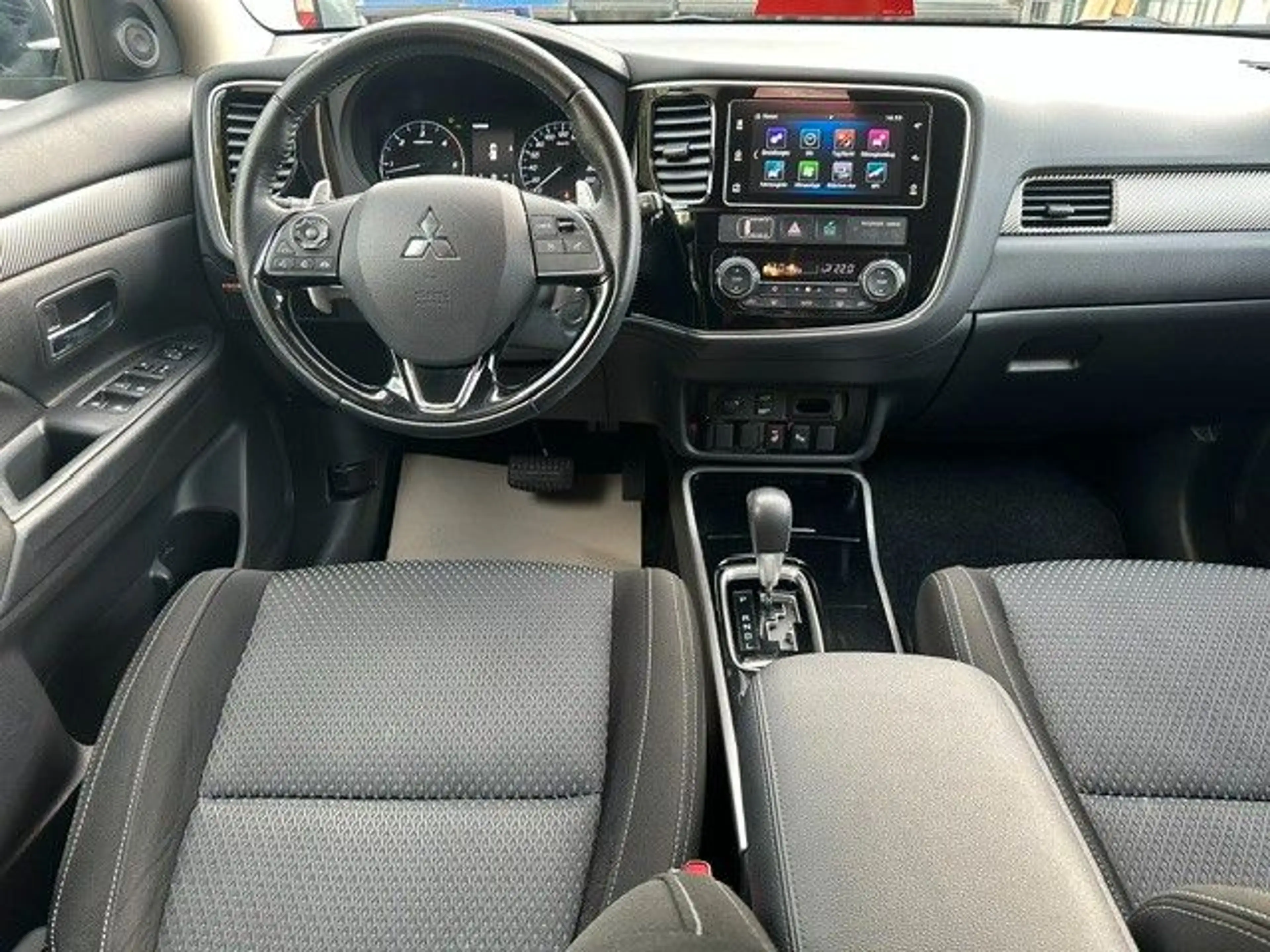 Mitsubishi Outlander Plus 4WD/AHK/Bi-LED/Kamera/Keyless GO — photo 13