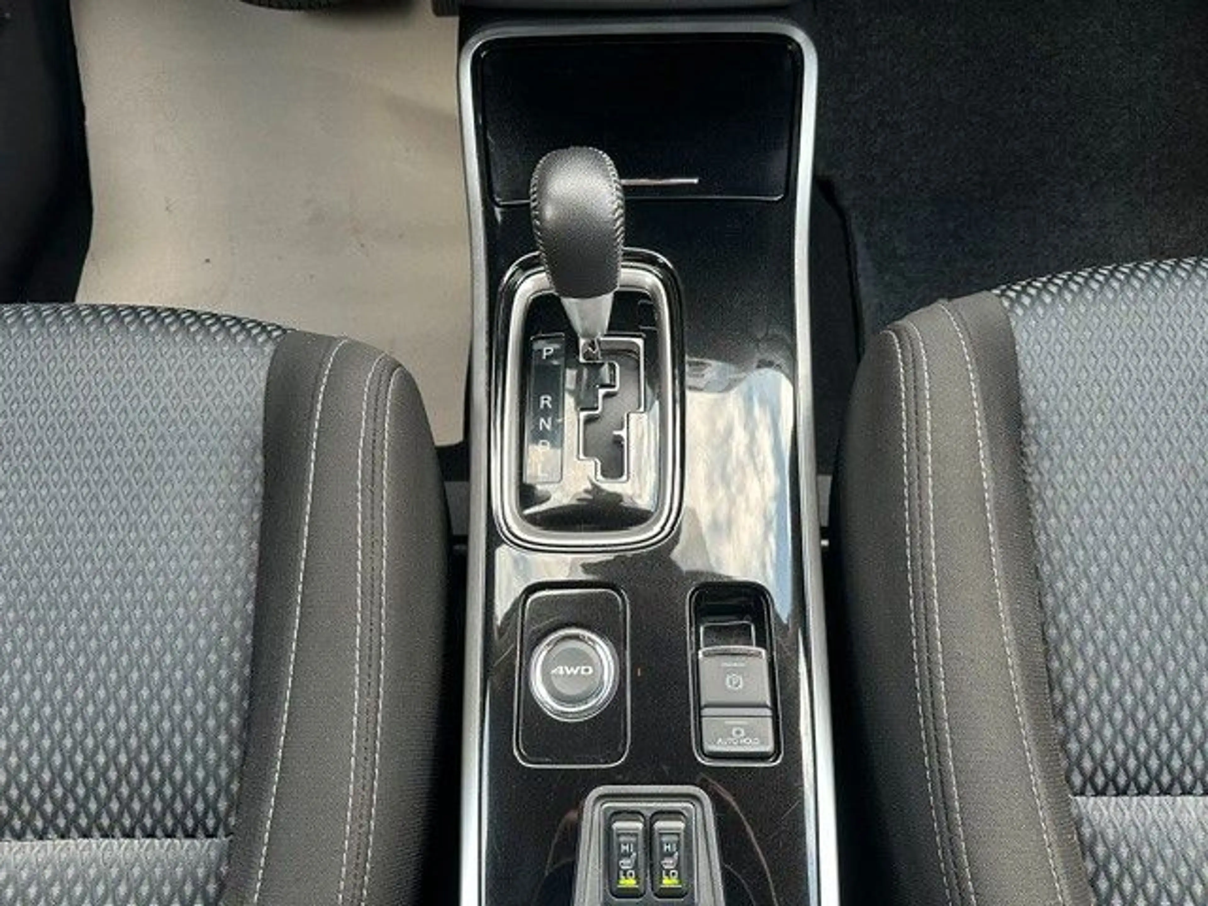 Mitsubishi Outlander Plus 4WD/AHK/Bi-LED/Kamera/Keyless GO — photo 14