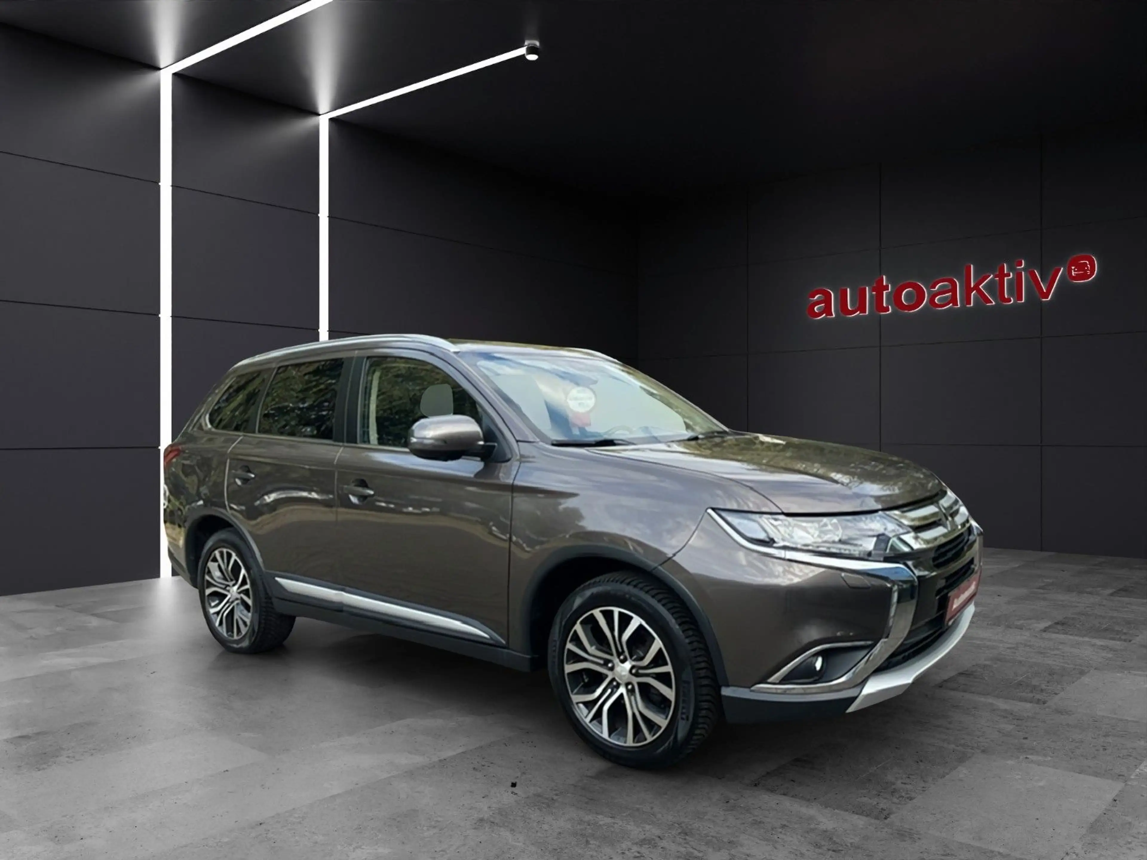 Mitsubishi Outlander Plus 4WD/AHK/Bi-LED/Kamera/Keyless GO